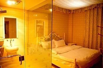 Lucky 5 Million Express Hotel Yuxi Kunming Exterior foto
